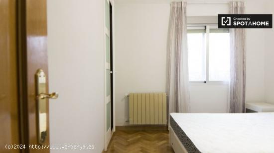 habitación en piso de 3 dormitorios en Hortaleza, Madrid - MADRID