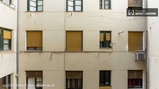 Habitación amplia con calefacción en piso compartido, Puerta del Sol - MADRID