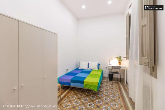  Acogedora habitación compartida en Carrer de Balmes - BARCELONA 