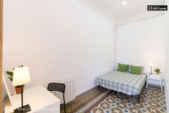  Acogedora habitación compartida en Carrer de Balmes - BARCELONA 