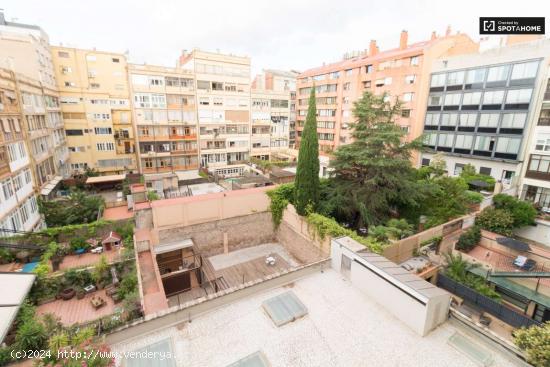 Acogedora habitación compartida en Carrer de Balmes - BARCELONA