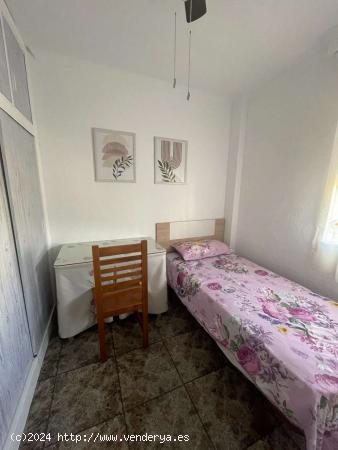  Habitación en piso compartido en Málaga - MALAGA 