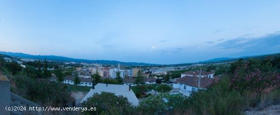 CASA EN VENTA EN LA MIRANDA CON PISCINA Y JARDIN - BARCELONA