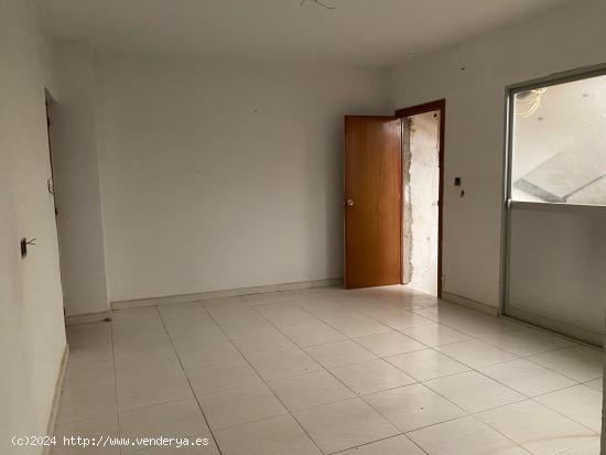 CASABANCO VENDE ALTO DE CASA EN VALDETORRES. - BADAJOZ