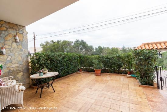 Vivienda de ensueño en Portocolom: Casa adosada con piscina y vistas despejadas. - BALEARES