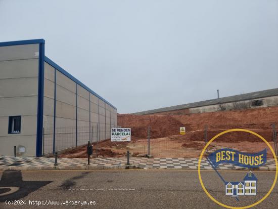 Oportunidad Única en Polígono Industrial: Terreno de 1200m2 en Venta - CUENCA