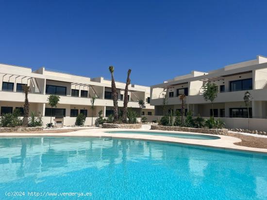  BUNGALOW ( NUEVO) DE 2 DORMITORIOS 2 BAÑOS EN TORREVIEJA CERCA DE LA PLAYA - ALICANTE 