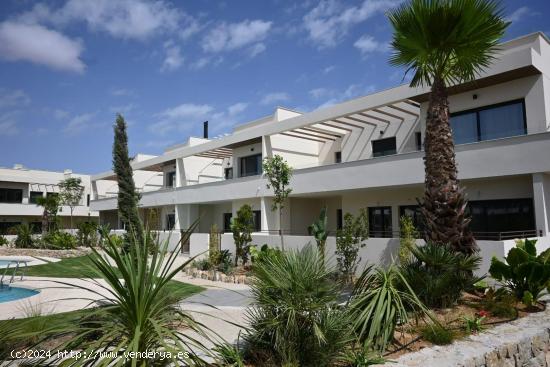 BUNGALOW ( NUEVO) DE 2 DORMITORIOS 2 BAÑOS EN TORREVIEJA CERCA DE LA PLAYA - ALICANTE