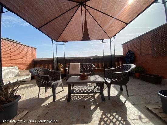 CASA CON VISTAS DESPEJADAS, GRAN TERRAZA de 60M Y GARAJE (4 coches ). - BARCELONA