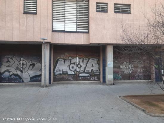 LOCAL DE 5 PUERTAS ESQUINERO AL LADO DEL MERCADO CENTRAL - BARCELONA