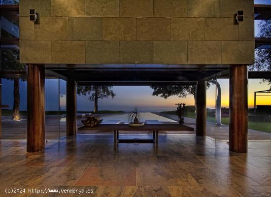 ESPECTACULAR VILLA CON VISTAS AL MAR - MALAGA