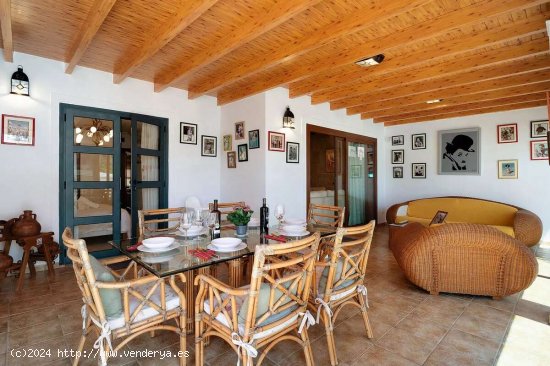 Preciosa villa a la venta en Playa Blanca - Yaiza