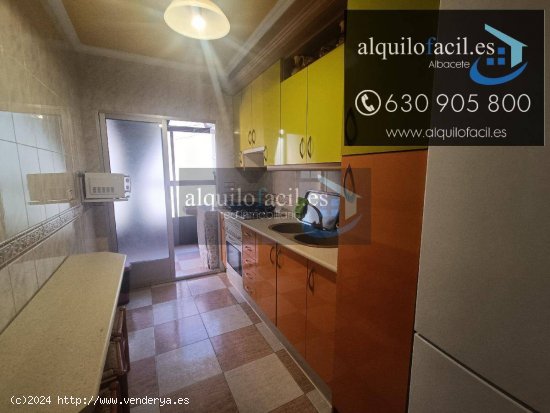  SE ALQUILA PISO EN C/ GRANADA DE 3 DORMITORIOS Y 1 BAÑO POR 700 € 