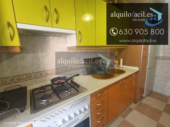 SE ALQUILA PISO EN C/ GRANADA DE 3 DORMITORIOS Y 1 BAÑO POR 700 €