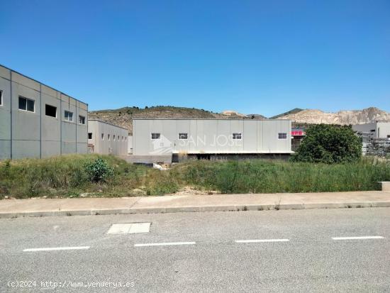 SE VENDE TERRENO INDUSTRIAL EN POLIGONO INDUSTRIAL HONDON DE LAS NIEVES - ALICANTE