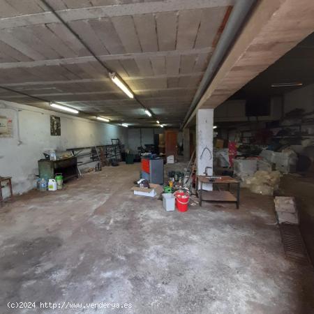 Oportunidad. Local comercial de 180 m2 en Los Castros - CANTABRIA