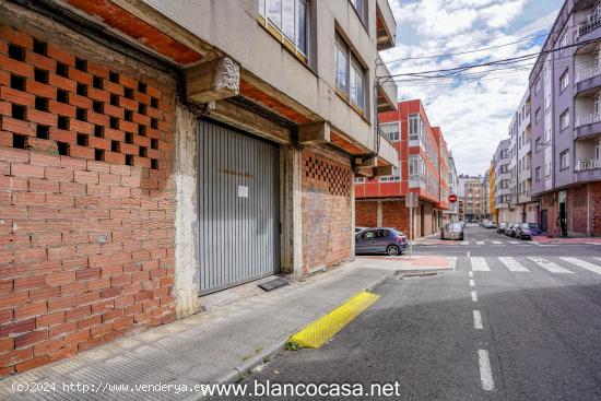 ¡¡BAJO en VENTA en la calle RIO ULLA-CARBALLO con muy buena UBICACION !! - A CORUÑA