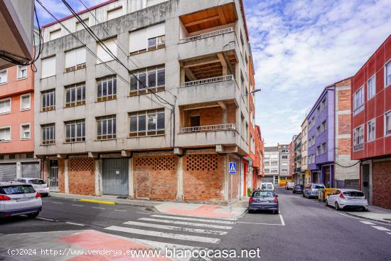 ¡¡BAJO en VENTA en la calle RIO ULLA-CARBALLO con muy buena UBICACION !! - A CORUÑA