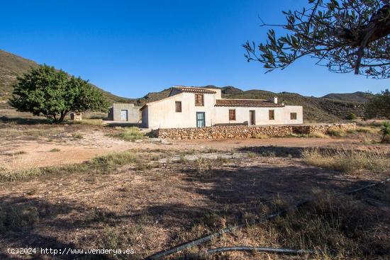 ¡Bienvenido a una joya escondida en la costa española! - MURCIA