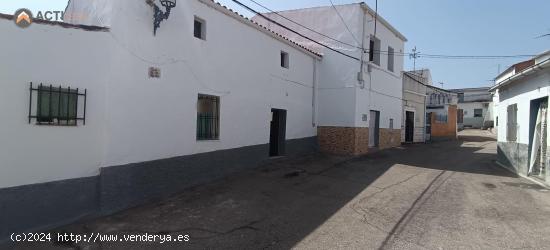 CASA PARA REFORMAR EN SIERRA DE FUENTES - CACERES