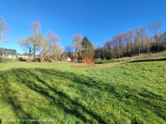 SE VENDE FINCA CON CASA DE PIEDRA PARA REHABILITAR EN CASTRO DE REI - LUGO