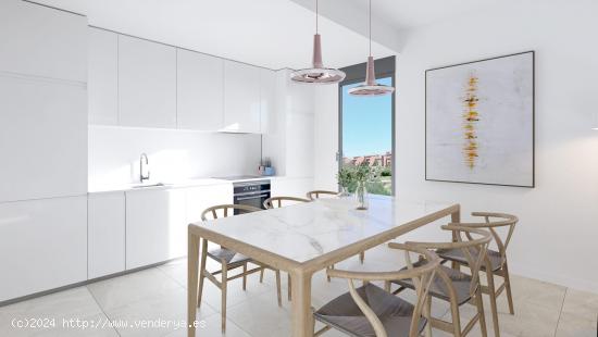 Apartamento planta baja de 3 dormitorios y 2 baños con jardín. Nueva Milla de Oro, Estepona - MALA