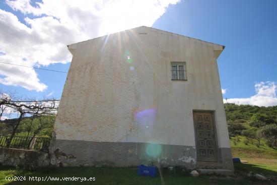 TERRENO RÚSTICO CON VIVIENDA - MALAGA