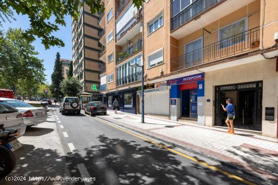  GRAN LOCAL COMERCIAL EN AVENIDA DE CERVANTES - GRANADA 