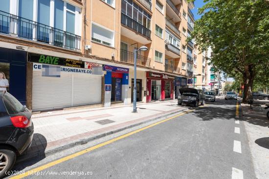 GRAN LOCAL COMERCIAL EN AVENIDA DE CERVANTES - GRANADA