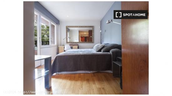 Apartamento de 4 dormitorios en alquiler en Barcelona - BARCELONA