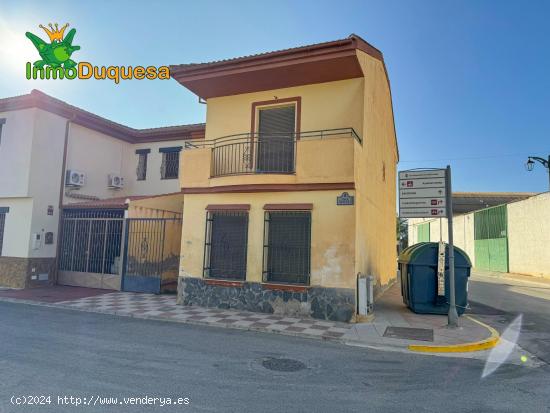 Casa pareada con patio de 80m² y 3 dormitorios en Valderrubio - GRANADA