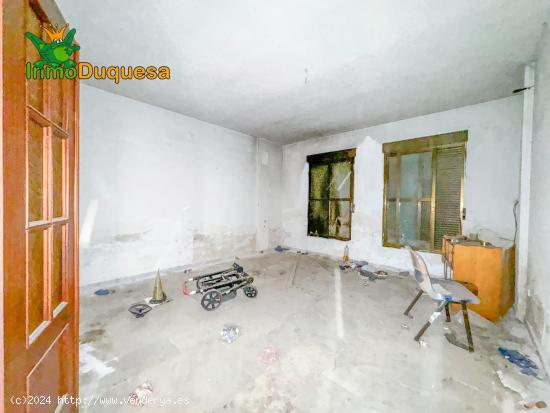 Casa pareada con patio de 80m² y 3 dormitorios en Valderrubio - GRANADA