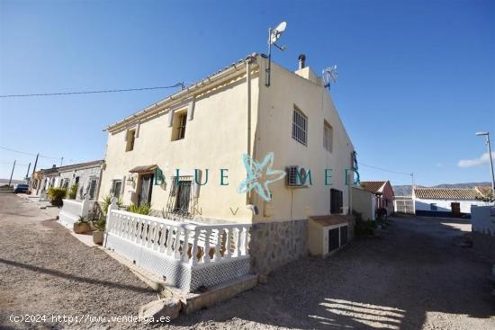 Tipica casa de campo rustica, con piscina y parcela facil de mantener. - MURCIA