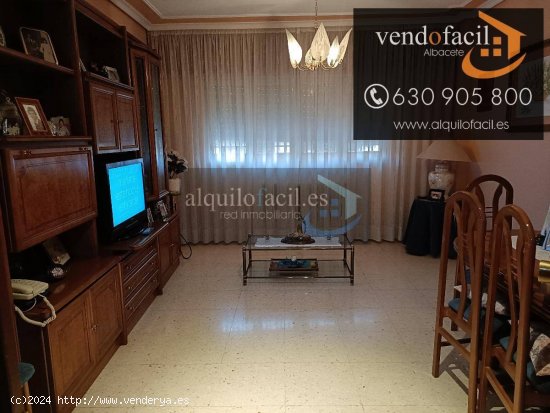  SE VENDE PISO BAJO EN LA RODA CON GARAJE Y TRASTERO Y 3 DORMITORIOS POR 72000€ 