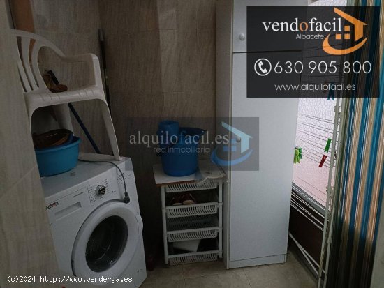 SE VENDE PISO BAJO EN LA RODA CON GARAJE Y TRASTERO Y 3 DORMITORIOS POR 72000€