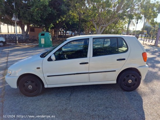 Volkswagen Polo 1.4 80 CV CINCO PUERTAS CERTIFICADO DE KILOMETROS Y CARROCERIA - Malaga