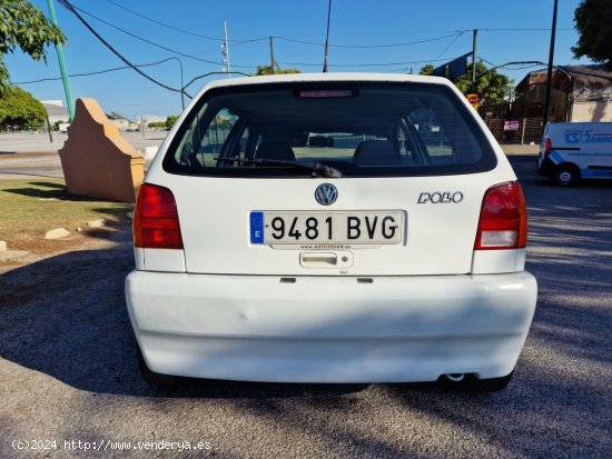 Volkswagen Polo 1.4 80 CV CINCO PUERTAS CERTIFICADO DE KILOMETROS Y CARROCERIA - Malaga