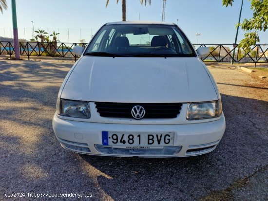 Volkswagen Polo 1.4 80 CV CINCO PUERTAS CERTIFICADO DE KILOMETROS Y CARROCERIA - Malaga