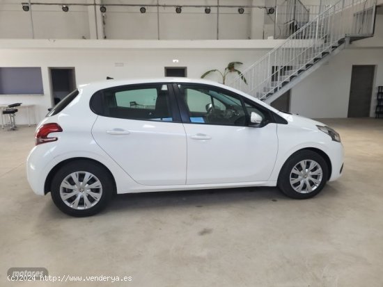 Peugeot 208 5P ACTIVE PureTech 60kW 82CV de 2019 con 121.195 Km por 7.490 EUR. en Valencia