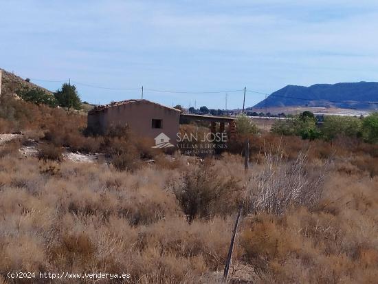 SE VENDE TERRENO RUSTICO  URBANIZABLE - ALICANTE