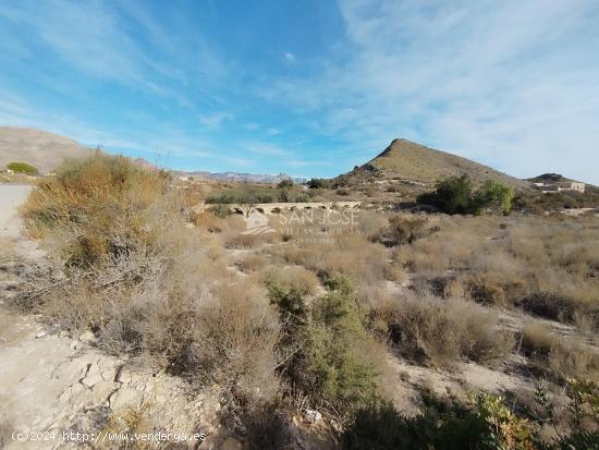 SE VENDE TERRENO RUSTICO  URBANIZABLE - ALICANTE