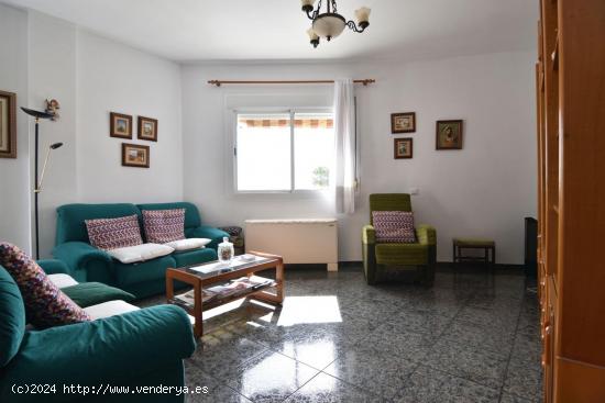 Oportunidad ideal para residencia con 6 dormitorios y 2 garajes en Huércal de Almería - ALMERIA