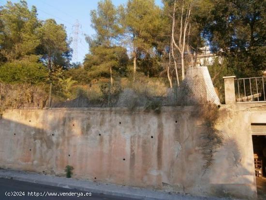 TERRENO EN ABRERA LAS CARPAS A 5' DE MARTOREL Y LA ESTACION DE FF.CC. A 2' DE LA ENTRADA A LA A-2 - 