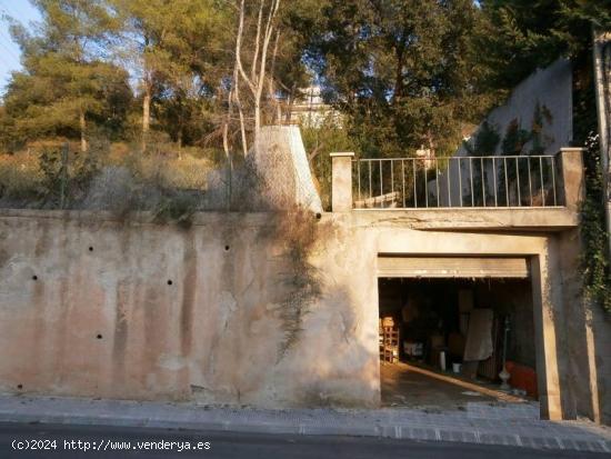 TERRENO EN ABRERA LAS CARPAS A 5' DE MARTOREL Y LA ESTACION DE FF.CC. A 2' DE LA ENTRADA A LA A-2 - 