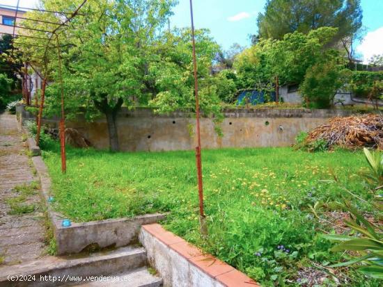 TERRENO MUY BIEN SITUADO Y CERCA DE LA ESTACION DE FF,CC., A 45' BARCELONA - BARCELONA