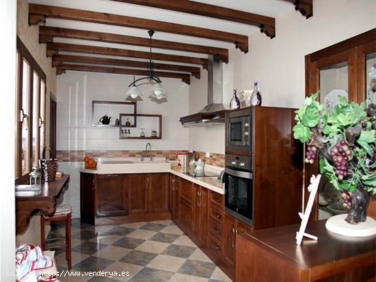 PRECIOSA CASA EN VENTA EN CÓRDOBA BUJALANCE DE 6 DORMITORIOS - CORDOBA