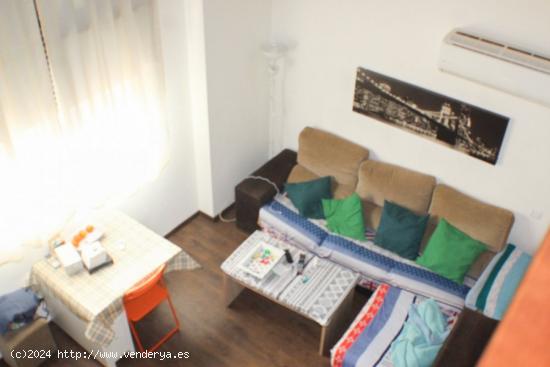 LOFT EN BAJOS CON ALTILLO PARA PAREJAS, CON INQUILINO, PARA INVERSORES - BARCELONA