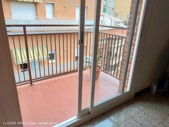 BONITO PISO EN BARCELONA CON ASCENSOR Y PLAZA DE PARKING - BARCELONA