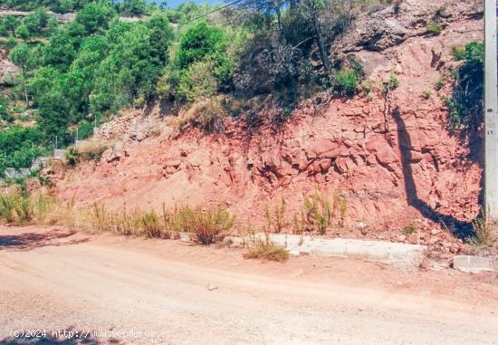 TERRENO URBANO EN RELLINARS DE 946 M2 - ZONA EL PLANET - BARCELONA