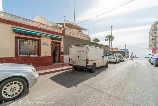 CASA DE PUEBLO MUY CERCA DEL MAR EN PLAYA DE LOS NÁUFRAGOS DE TORREVIEJA - ALICANTE